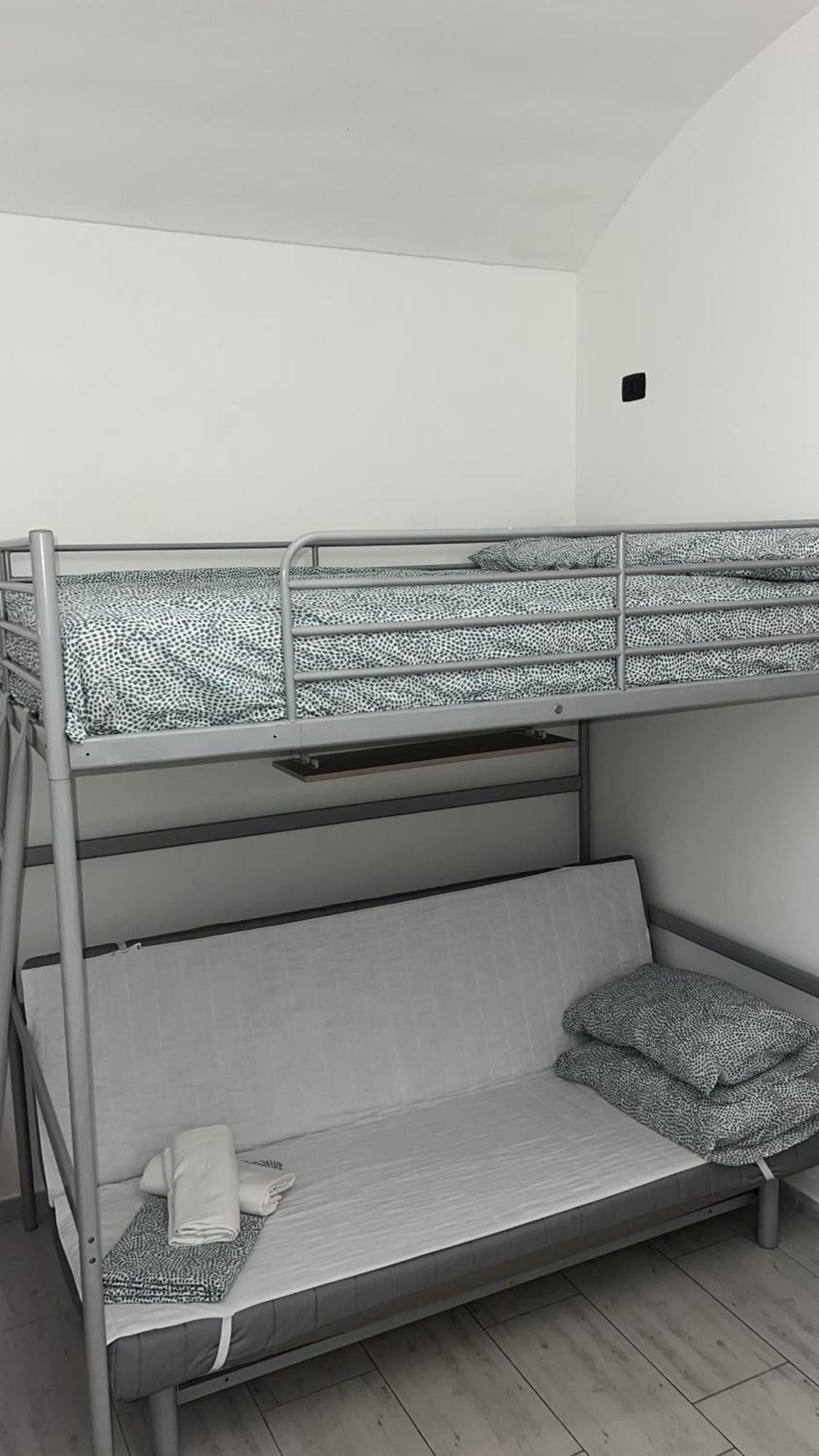 Bed2Go Brescia Apartment Торино Екстериор снимка